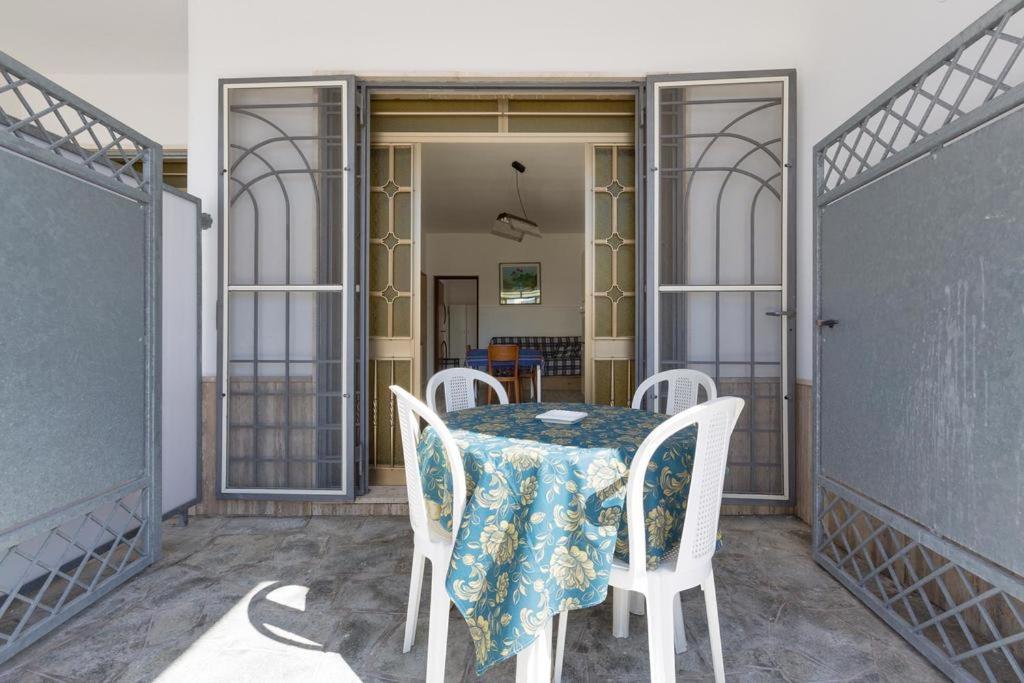 Casa Vacanza Mare Blu Torre Lapillo Exterior photo